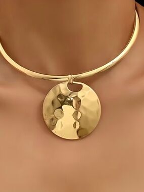 Gold Hammered Disc Choker Necklace - Women Jewelry